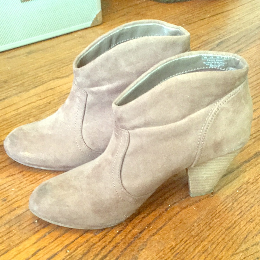 Light Brown Carlos Santana Boot Heels Size 5.5